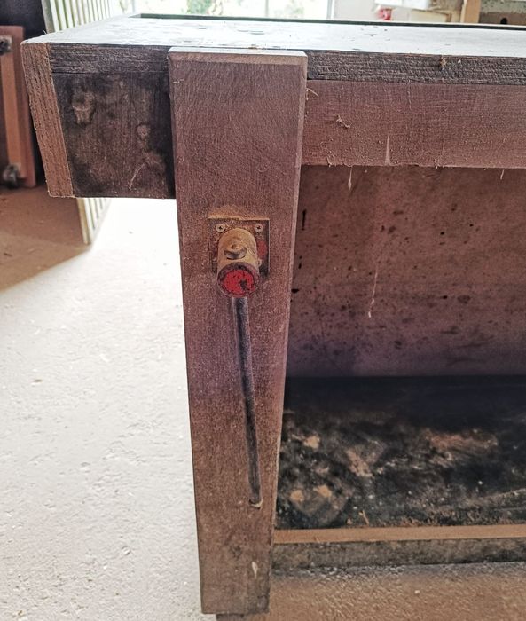 Carpenter's Bench427936332352081921