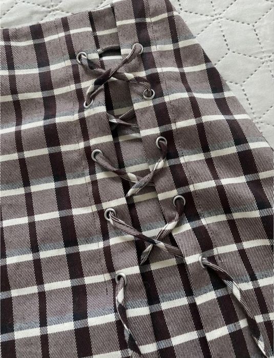 Спідниця коротка в клітинку зі шнурівкою