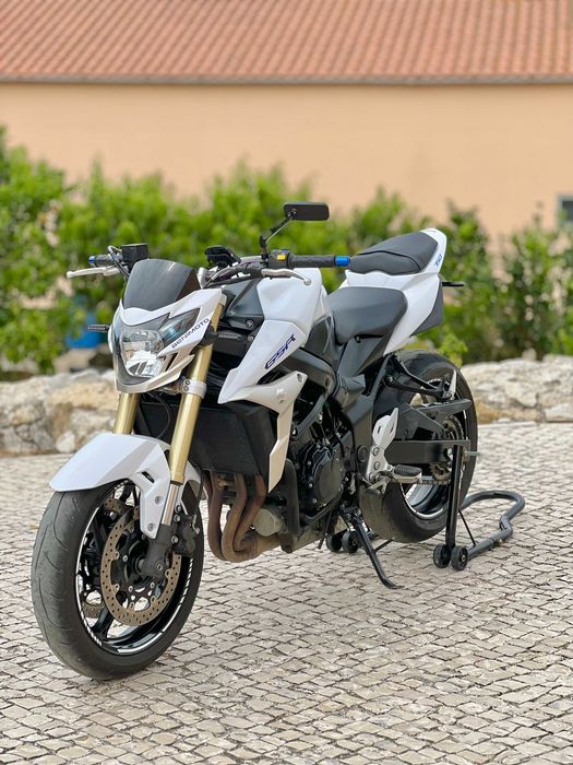 Suzuki GSR 750