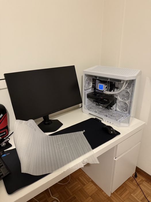 PC GAMER LUXE WHITE BUILD RTX 5070