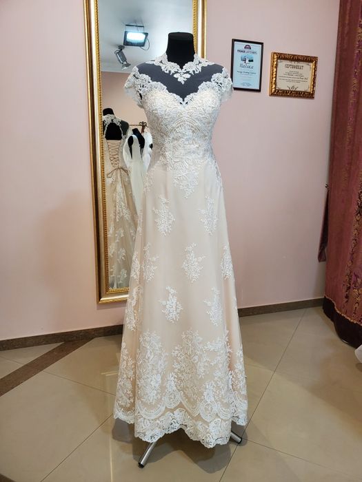 Весільна вишукана сукня