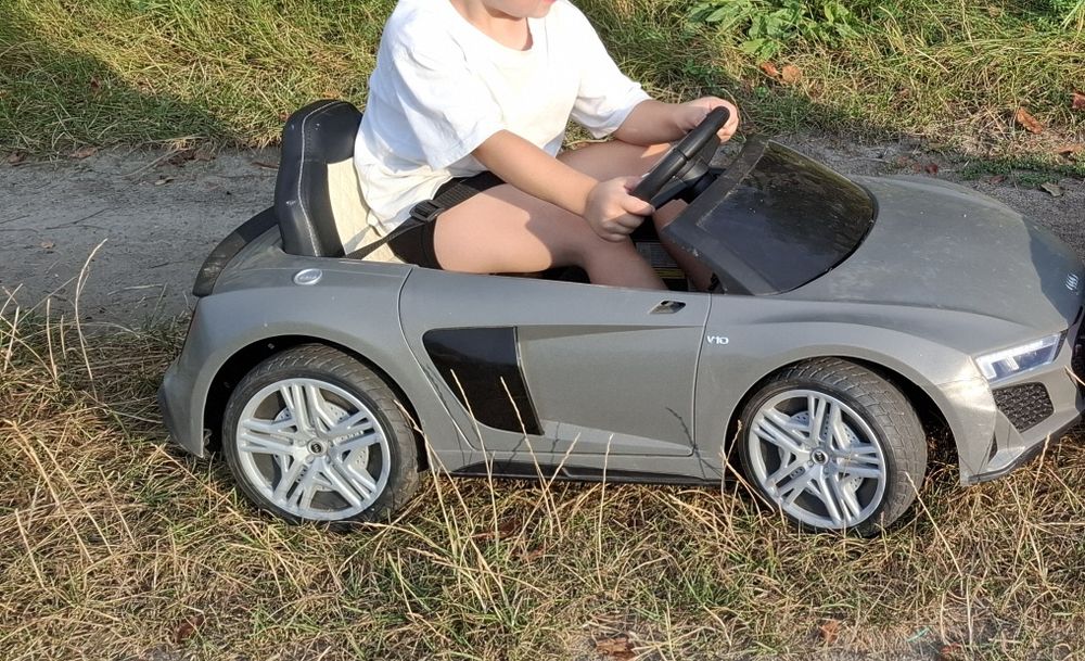 Audi R8  autko na akumulator