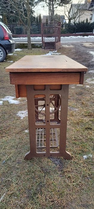 Maszyna do szycia Łucznik plus stolik