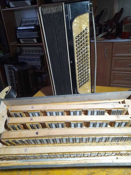 AKORDEON HESS 80 basów IV chóry /musette/