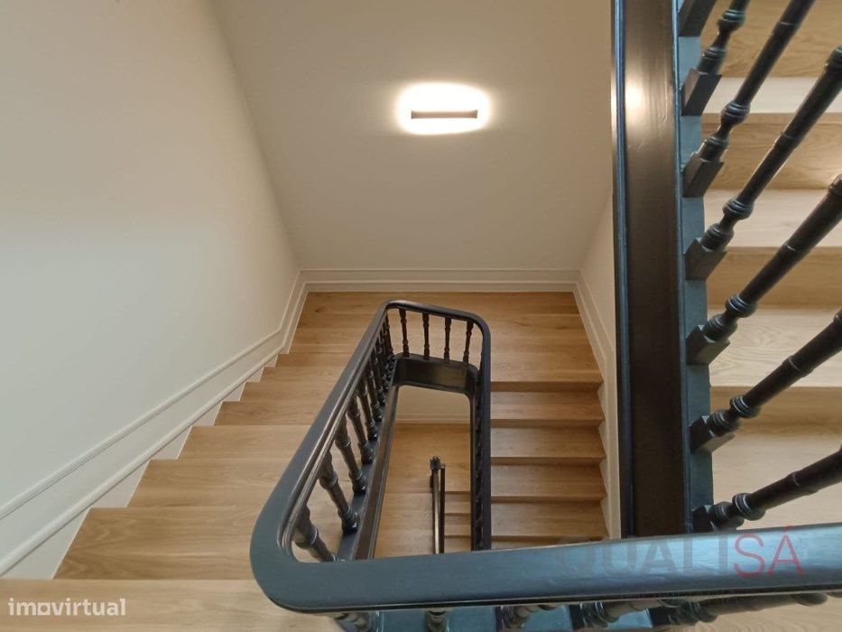 Apartamento T0+1 novo com varanda, equipado e mobilado, localizado ...