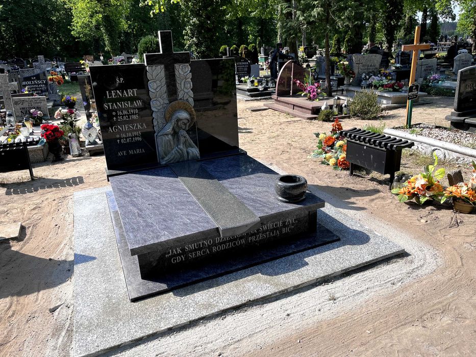 NAGROBKI POMNIKI granitowe BRYŁA Producent z montażem