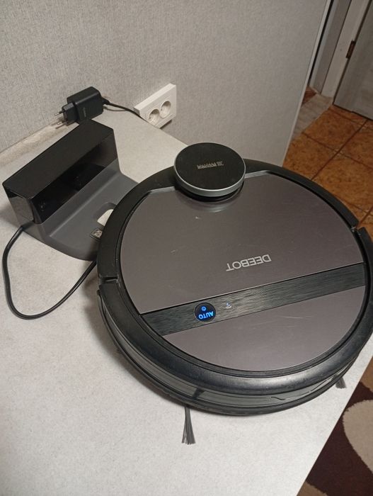 Робот пилосос Ecovacs Deebot 900