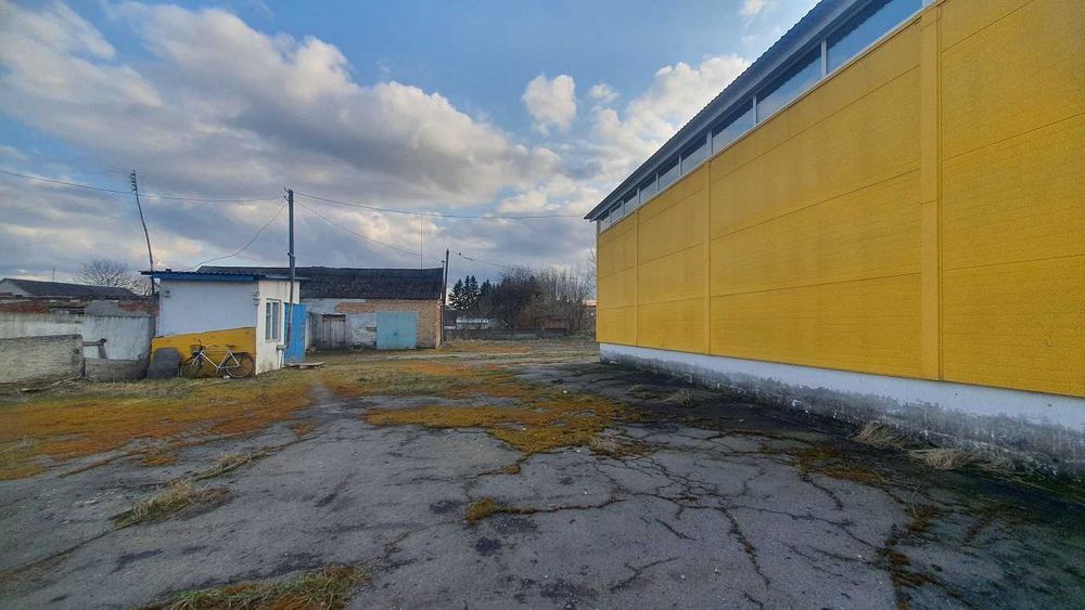 Виробничий комплекс (складські приміщення) в м. Рожище біля м.Луцьк (діл. 0,46га, пл.1347кв.м.)