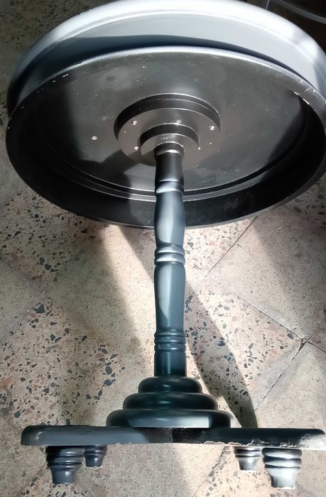 Mesa redonda, cinza, com 62 cm alt e 57 diametro, por 20€