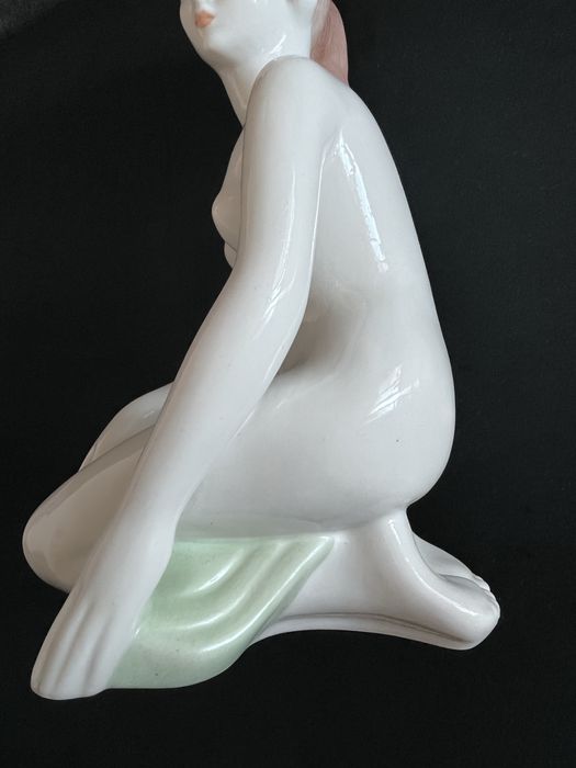 Figurka Aquincum akt naga kobieta vintage porcelana