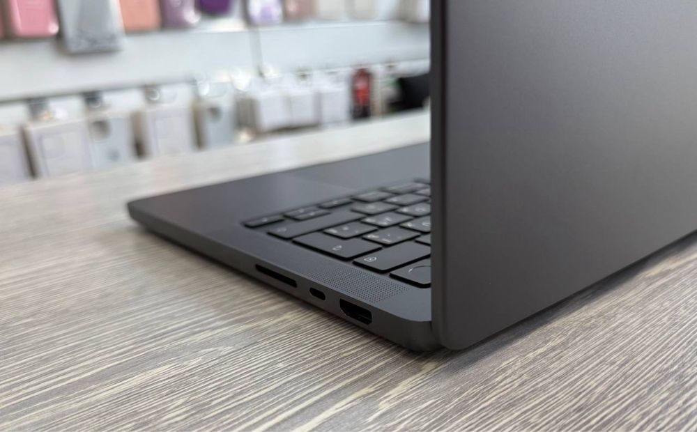 MacBook Pro 14  M4 / RAM 24 / SSD 1 TB / GPU 10 / CPU 10 / Space Black / 2024 / MDM