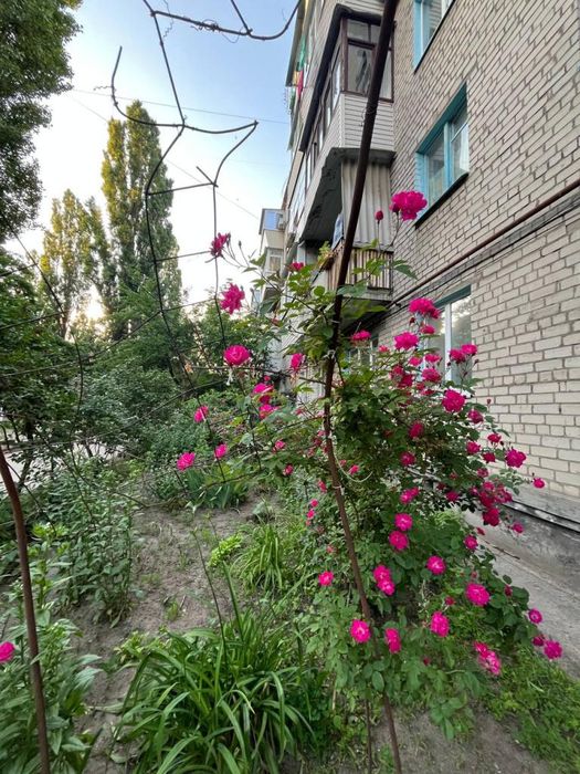 Продам 3-комн квартиру в районе Космонавтов ул.