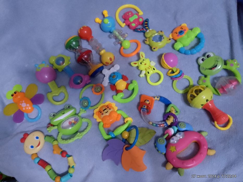 Іграшки брязкальця підвісні  кубики