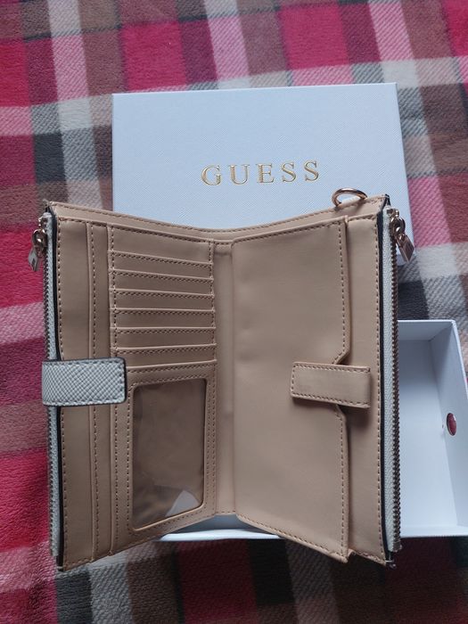 Carteira de senhora Guess