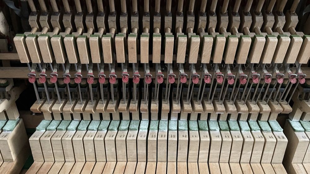 Piano Vertical Acústico em Ótimo Estado e Afinado