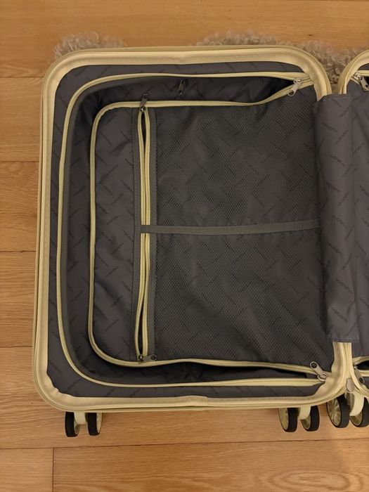 Malas de viagem cor amarela clara marca movom