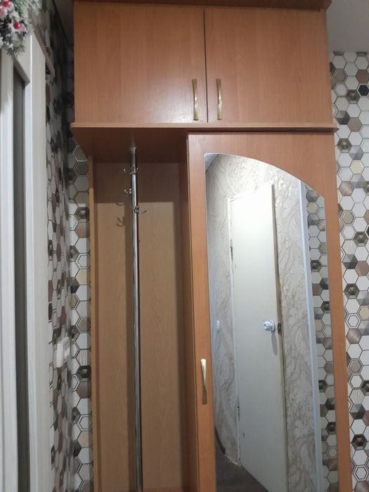 Прихожая с антресолью