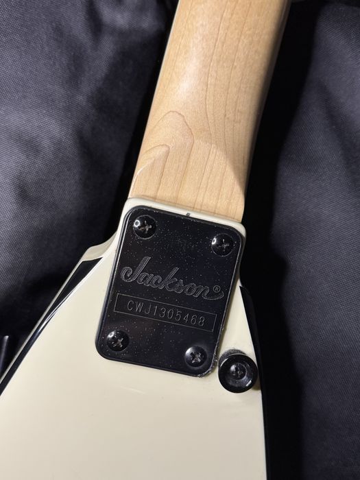 Gitara Jackson JS32 King V White