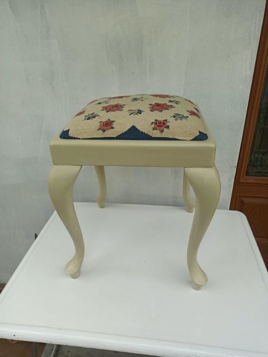 Taboret podnóżek giete nogi Retro, Antyki