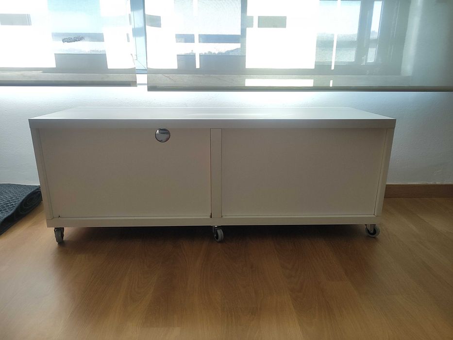 Móvel baixo para TV Branco IKEA