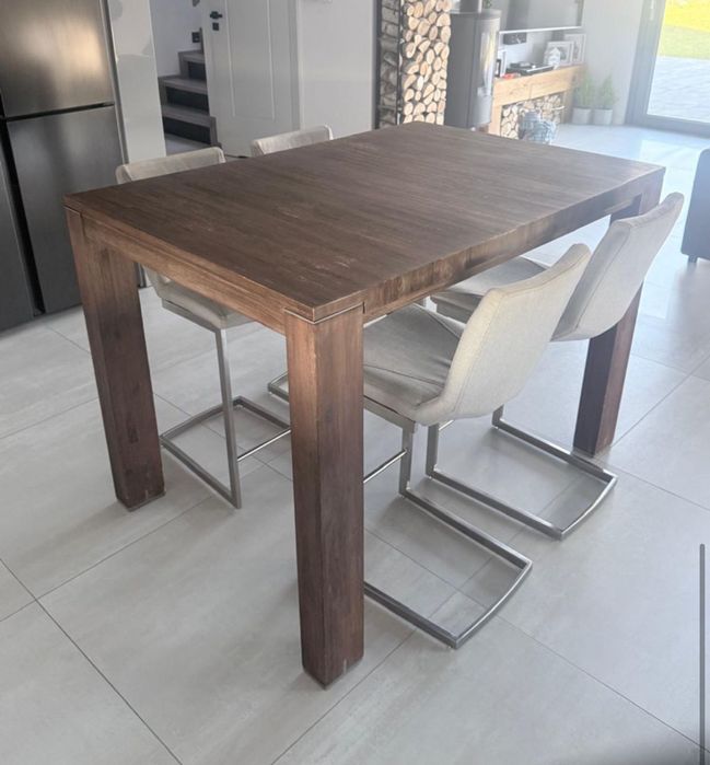 Sprzedam stół z krzesłami