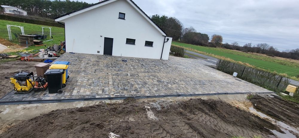 Układanie kostki brukowej