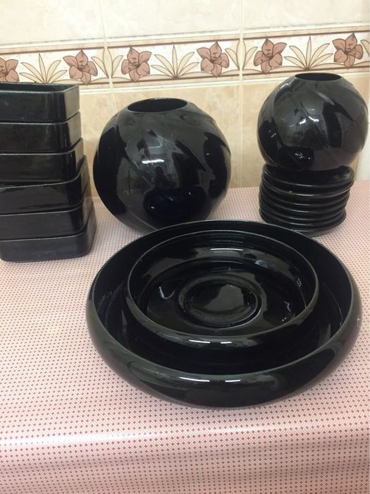Черная керамическая посуда вазы тарелки блюдца пиалы - Румыния