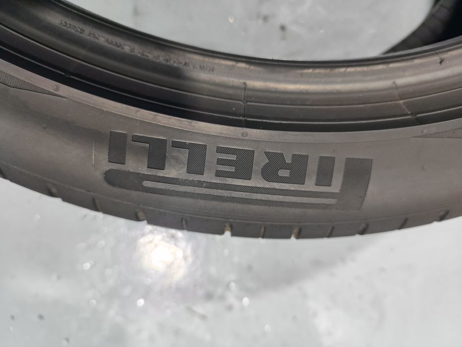 2 pneus semi novos 255-40R20 Pirelli - Oferta dos Portes
