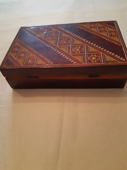 Шкатулка. Нова. Різьбленна.