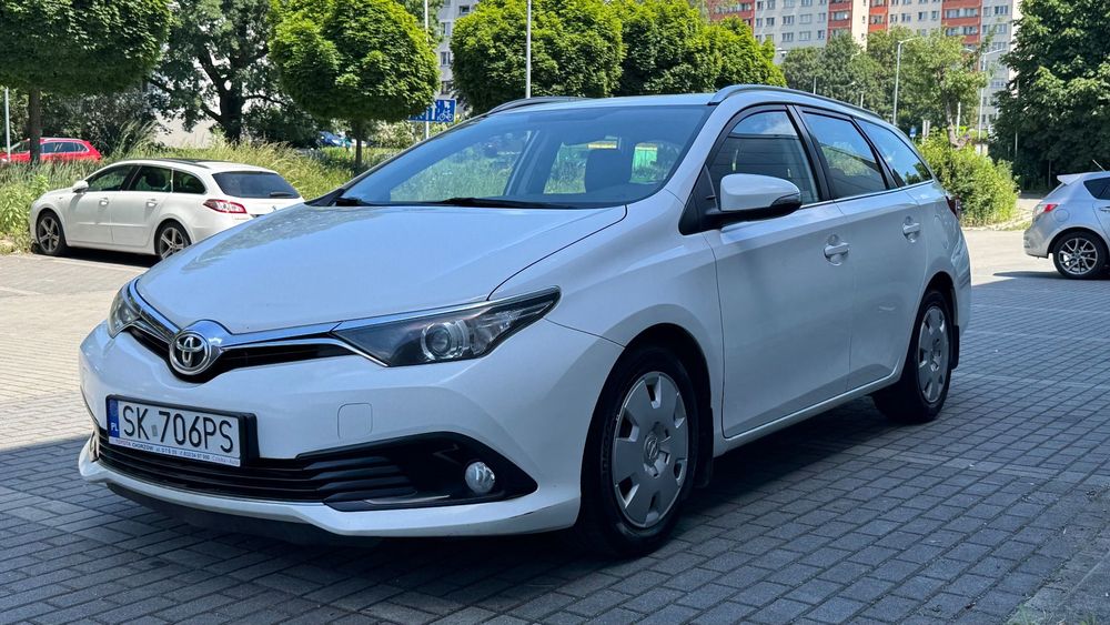 Toyota Auris Salon Polska _ faktura VAT - 22.600 Netto