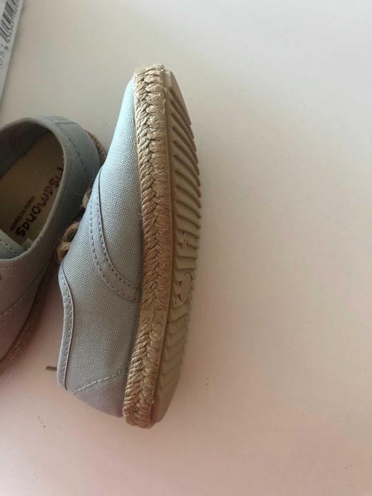 Novo - Sapatos - Pisamonas - nº26