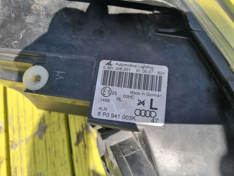 AUDI A3 8P (03-08)- LAMPY przednie przód LEWA i PRAWA oryginalne AL