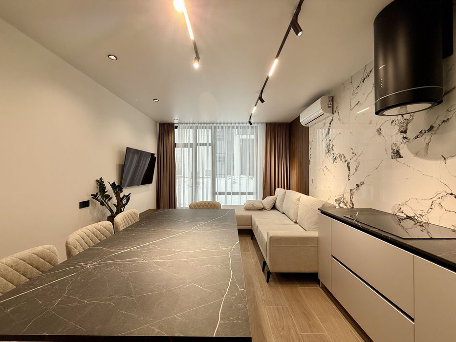 Простора квартира з кухнею-студією та балконом в ЖК Manhattan! 48м2