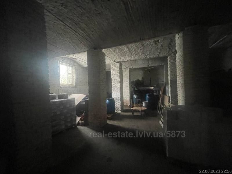 Подається майновий комплекс склади Гуртівня ділянка  22 сот землі