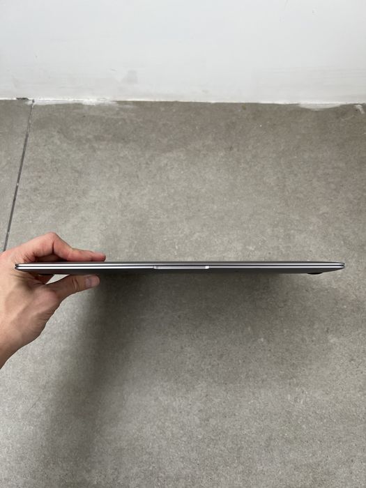 620$ MacBook Air 13" 2020 Z1240 M1 / 16 GB / 256gb SSD