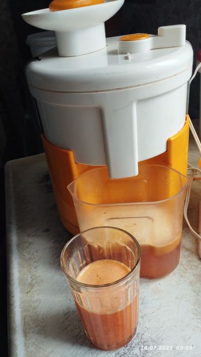 Соковыжималка Нектар.