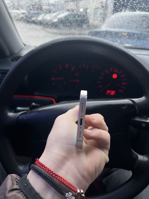 Продам iphone 12 128