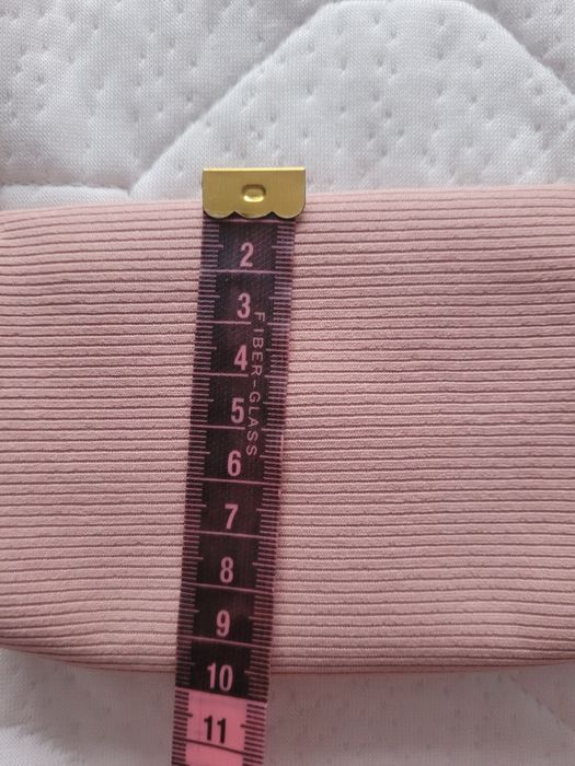 Torebeczka dla dziewczynki na łańcuszku.