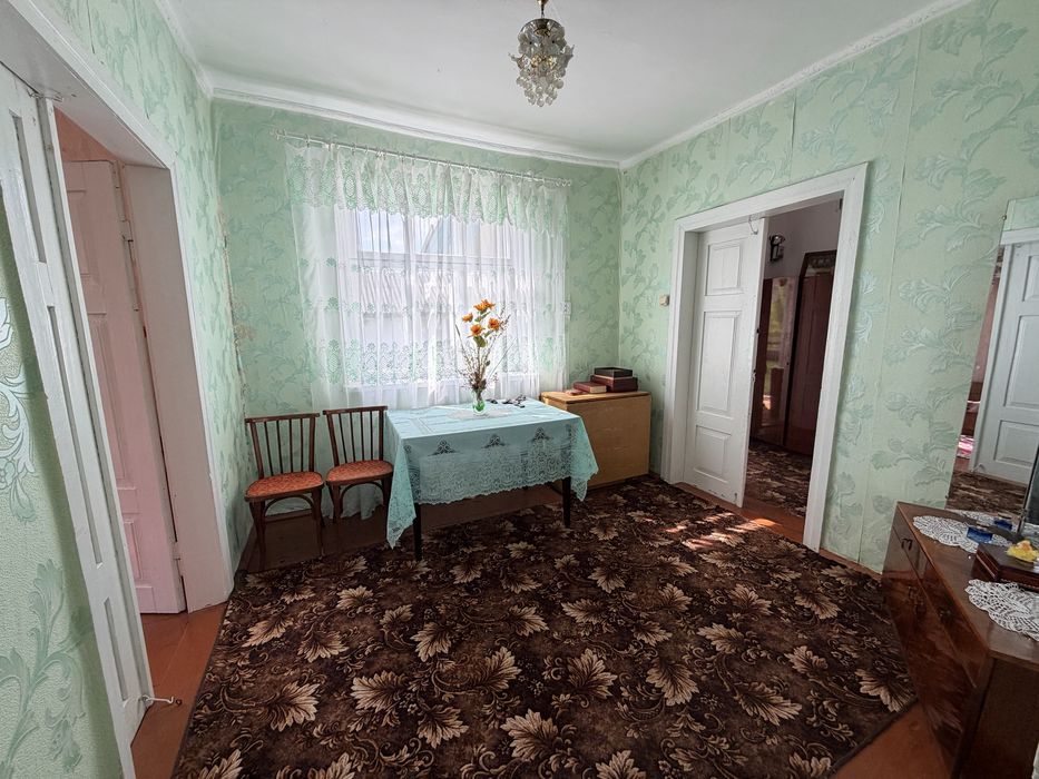 Продається жилий будинок з меблями