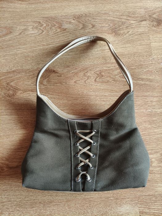 Стильна сумка-хобо з корсетною шнурівкою