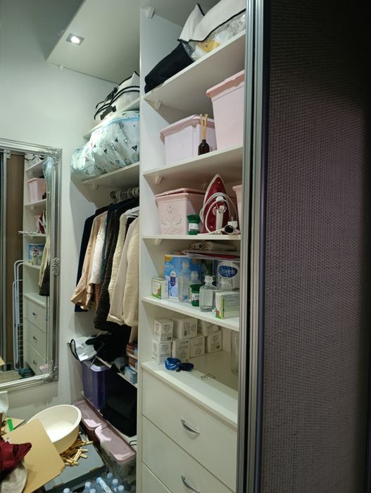 Sprzedam Garderobę wraz z drzwiami przesuwnymi.