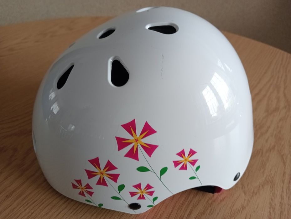 Kask rowerowy Delta Sport regulowany, rozmiar 52-57, ca. 400 g.