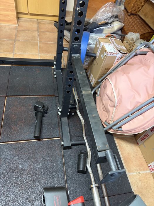 Rack de musculação completa + pesos Topgim + barras