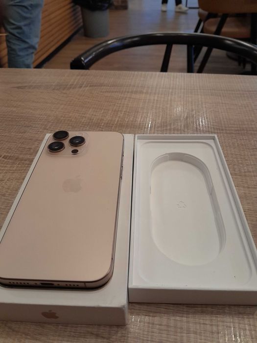 Iphone 16 pro max semi-novo, 4 meses de uso.