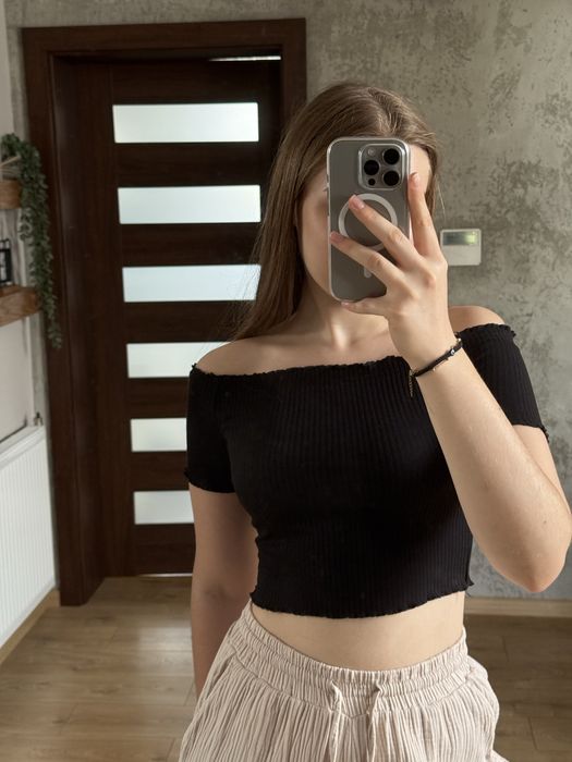 Crop top czarny letni lato z odkrytymi ramionami uciągliwy