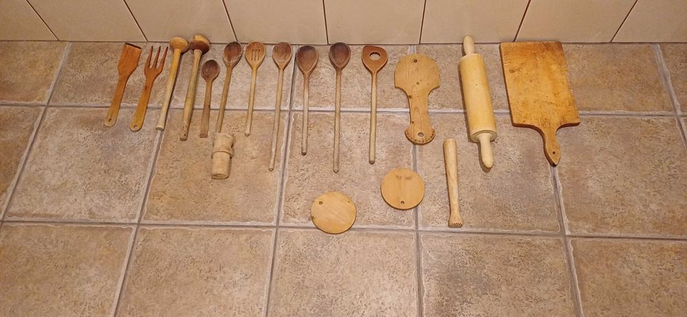 Baniaczki emaliowane maszynki do mięsa,serwisy do kawy.