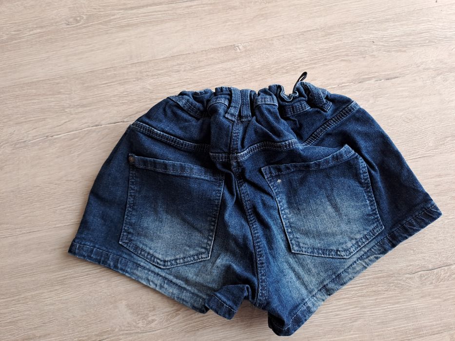 Krótkie jeansowe spodenki r.146