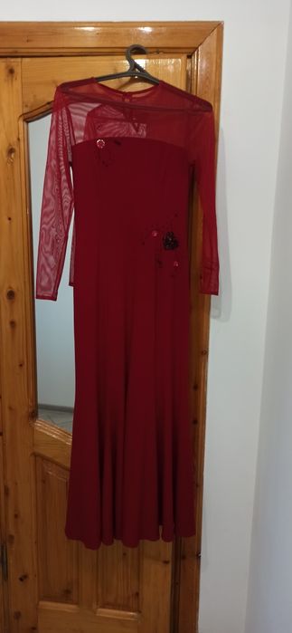 Плаття довге вечірнє.