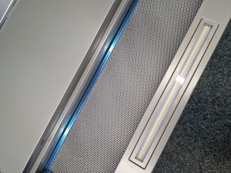 Сенсорна вбудована витяжка з висувною панеллю DAS 4620 2025