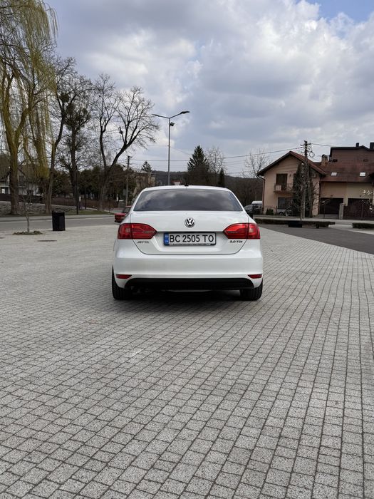 Офіційний автомобіль Volkswagen Jetta 2014 рік 2.0 дизель